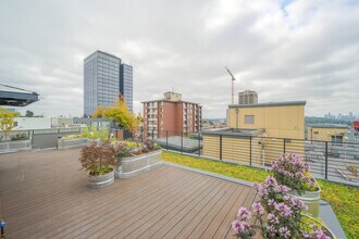 MontClair Apartments in Seattle, WA - Building Photo - Building Photo