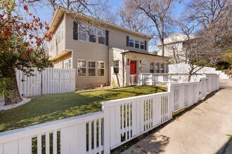 802 Oakland Ave in Austin, TX - Building Photo - Building Photo