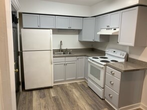 69 Greenwood Ave-Unit -B in Bethel, CT - Building Photo - Building Photo