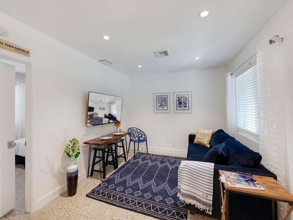 1258 Beach Rd in West Palm Beach, FL - Building Photo