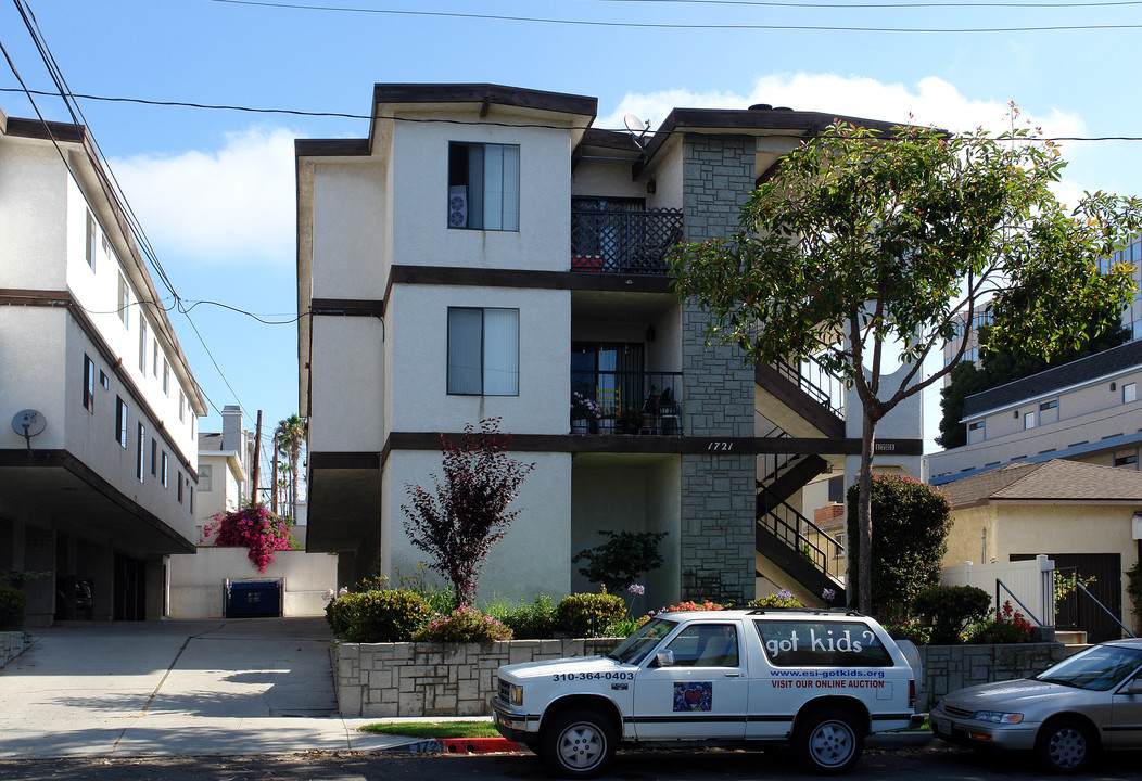 1721 E Pine Ave in El Segundo, CA - Building Photo