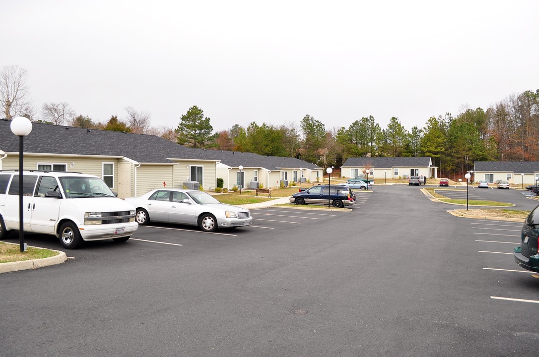 Courthouse Lane Apartments II in Bowling Green, VA - Building Photo