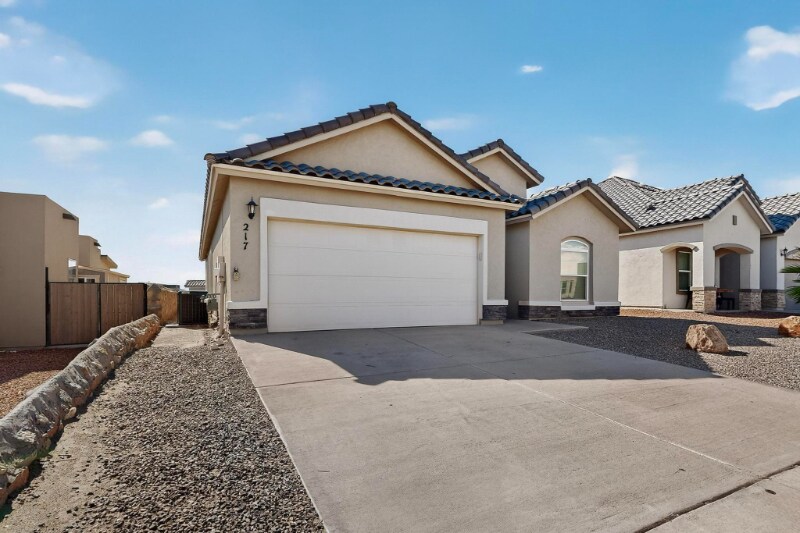217 Farnborough St in El Paso, TX - Building Photo
