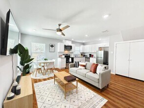 8215 Hanna St in Houston, TX - Building Photo - Building Photo