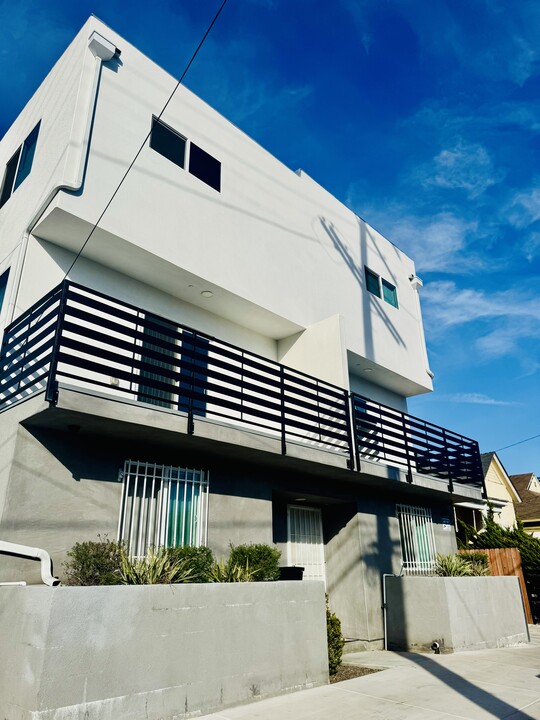 2-212 E 29th St in Los Angeles, CA - Building Photo