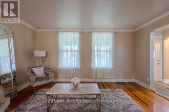 5717 Lowell Ave in Niagara Falls, ON - Building Photo - Building Photo