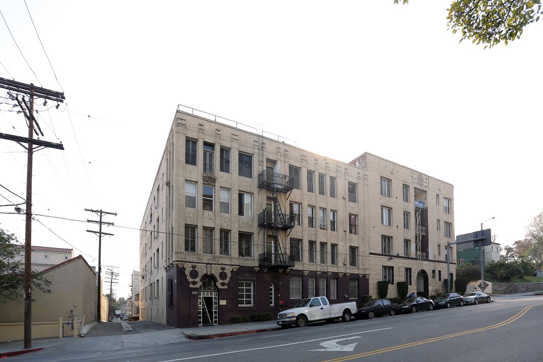 Chateau Adams Apartments in Los Angeles, CA - Building Photo