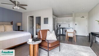 2305 Aaron St, Unit 217 in Port Charlotte, FL - Building Photo