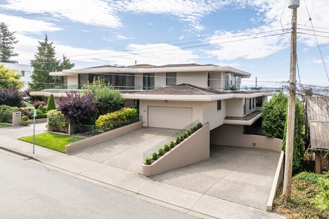 15050 Prospect Av in White Rock, BC - Building Photo - Building Photo