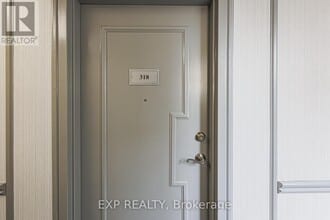 633-633 Bay St. in Toronto, ON - Building Photo - Building Photo