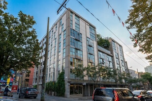168 Powell St in Vancouver, BC - Building Photo