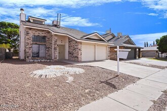 5224 Roger Maris Dr in El Paso, TX - Building Photo - Building Photo
