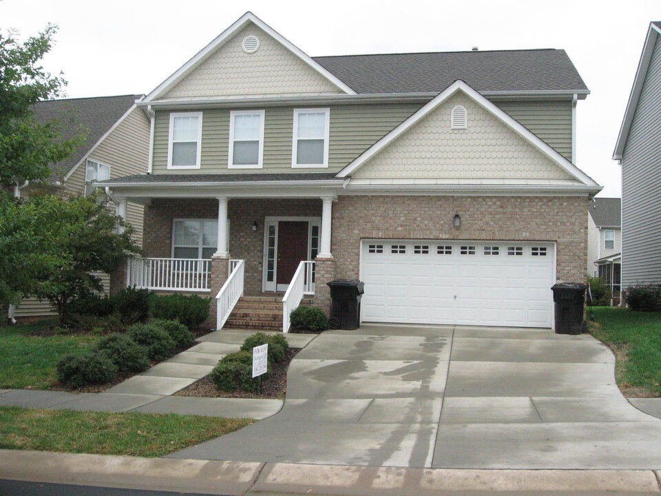 2033 Sinclair Trce in Burlington, NC - Foto de edificio