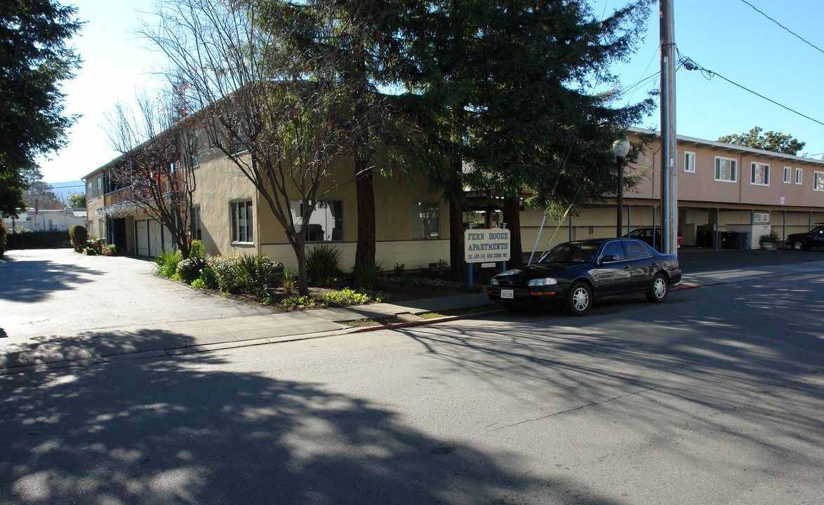 921-945 High School Way in Mountain View, CA - Building Photo