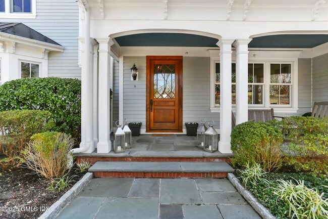 property at 523 E Putnam Ave