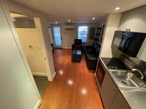 211 C St NE in Washington, DC - Building Photo - Building Photo