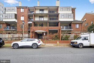 1020 N Stafford St in Arlington, VA - Building Photo