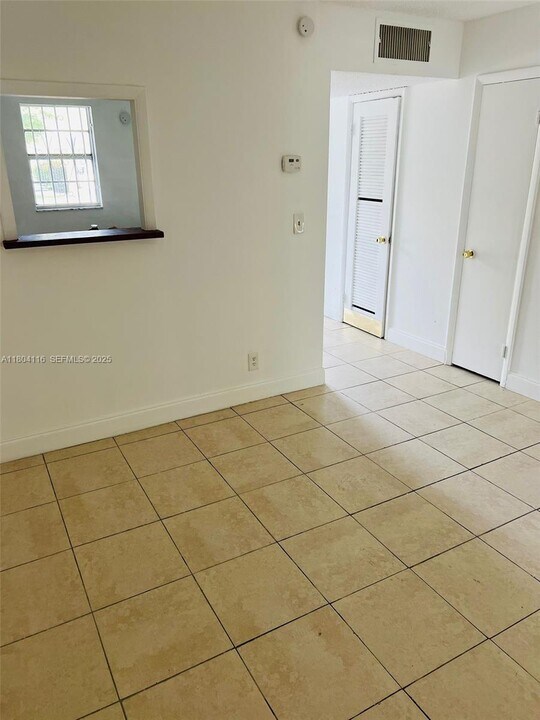 220 SW 9th Ave in Hallandale Beach, FL - Foto de edificio