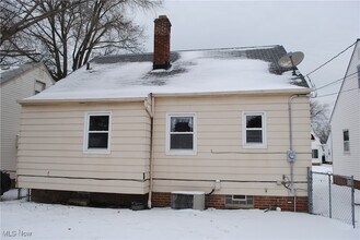 24850 Zeman Ave in Euclid, OH - Foto de edificio - Building Photo