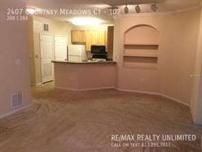 2407 Courtney Meadows Ct in Tampa, FL - Building Photo - Building Photo
