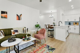 9450 W Cabela Dr in Glendale, AZ - Building Photo - Building Photo