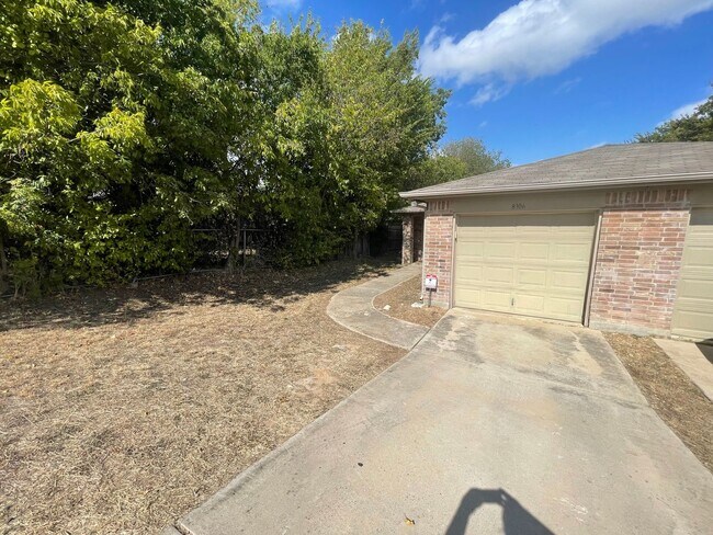 8104 Doreen Ave-Unit -8106 in Fort Worth, TX - Building Photo - Building Photo