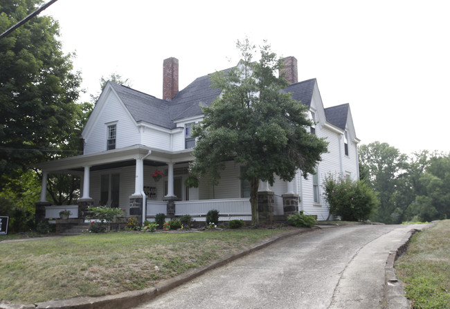 124 Logan Ave in Asheville, NC - Building Photo - Building Photo