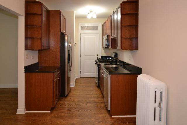 747 W Addison St in Chicago, IL - Foto de edificio - Building Photo