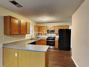 6541 Pole Creek Dr in Lithonia, GA - Building Photo - Building Photo