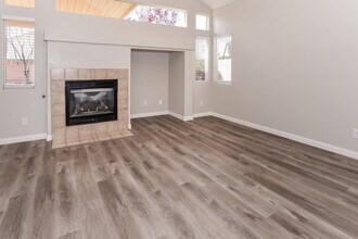 6033 Highland Gardens Dr in North Las Vegas, NV - Building Photo - Building Photo