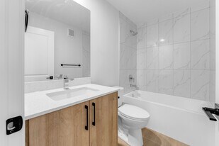 6381 King Wynd SW in Edmonton, AB - Building Photo