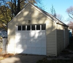 2005 N Nye Ave in Fremont, NE - Building Photo - Building Photo