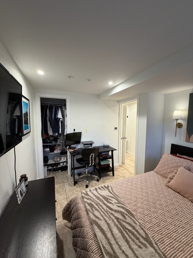 128 Poplar St, Unit GL in Jersey City, NJ - Foto de edificio - Building Photo