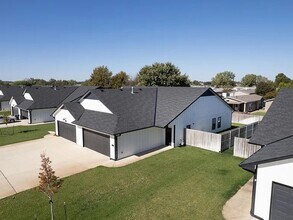 3518 W 45th St S in Wichita, KS - Foto de edificio - Building Photo