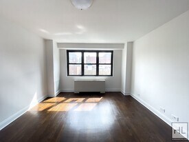 E 16 ST, Unit 6P in New York, NY - Building Photo