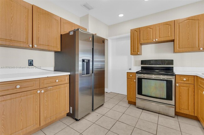 16230 SW 106th Ave in Miami, FL - Building Photo - Building Photo
