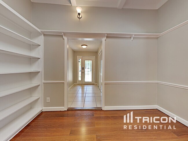 2005 Helm Ln in Valrico, FL - Building Photo - Building Photo