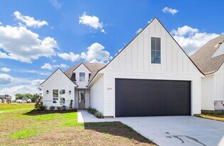 104 Fld Pt Dr in Youngsville, LA - Building Photo