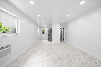 411 SE 3rd Ave in Hallandale Beach, FL - Building Photo - Building Photo