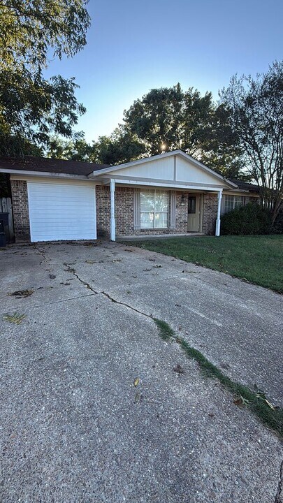5720 Kristen Ave in Bossier City, LA - Building Photo
