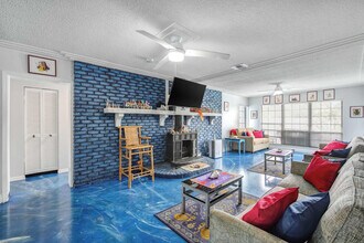 104 W Leon Ln in Cocoa Beach, FL - Building Photo - Building Photo