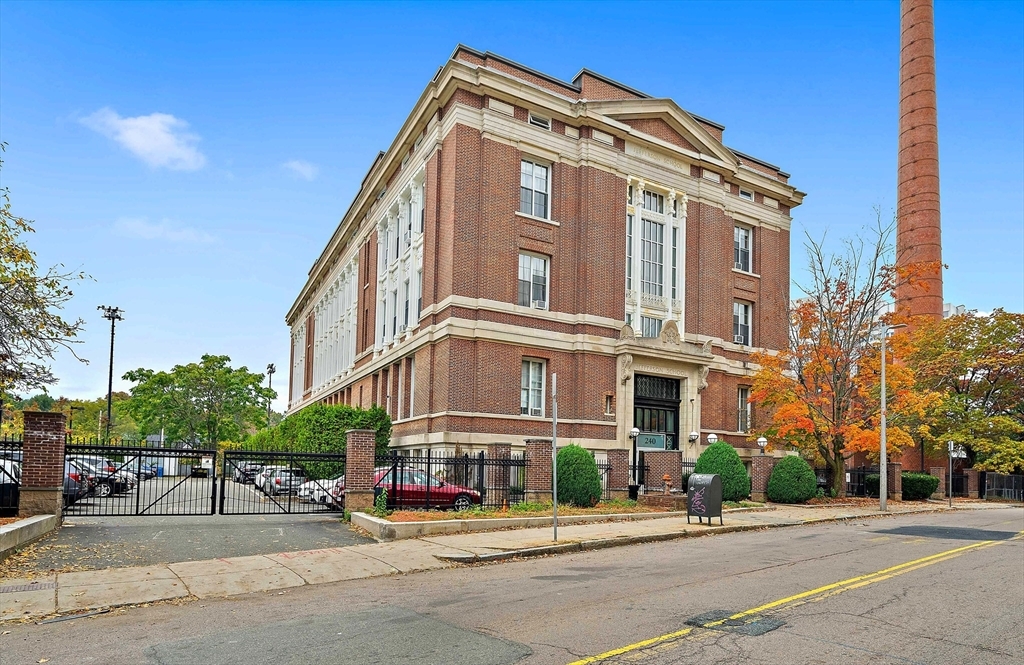 240 Heath St, Unit 240 in Boston, MA - Building Photo