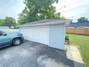 609 Gascoigne Dr in Waukesha, WI - Building Photo - Building Photo