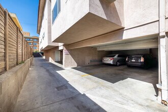 BEAUTIFUL REMODELED 1 AND 2 BEDROOM UNITS in North Hollywood, CA - Foto de edificio - Building Photo