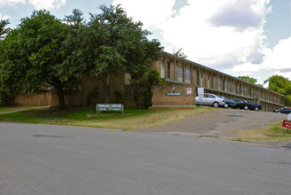 Parkway Manor in Cleburne, TX - Building Photo - Building Photo