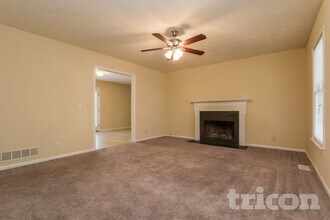 252 Elizabeth Dr in Monroe, GA - Foto de edificio - Building Photo