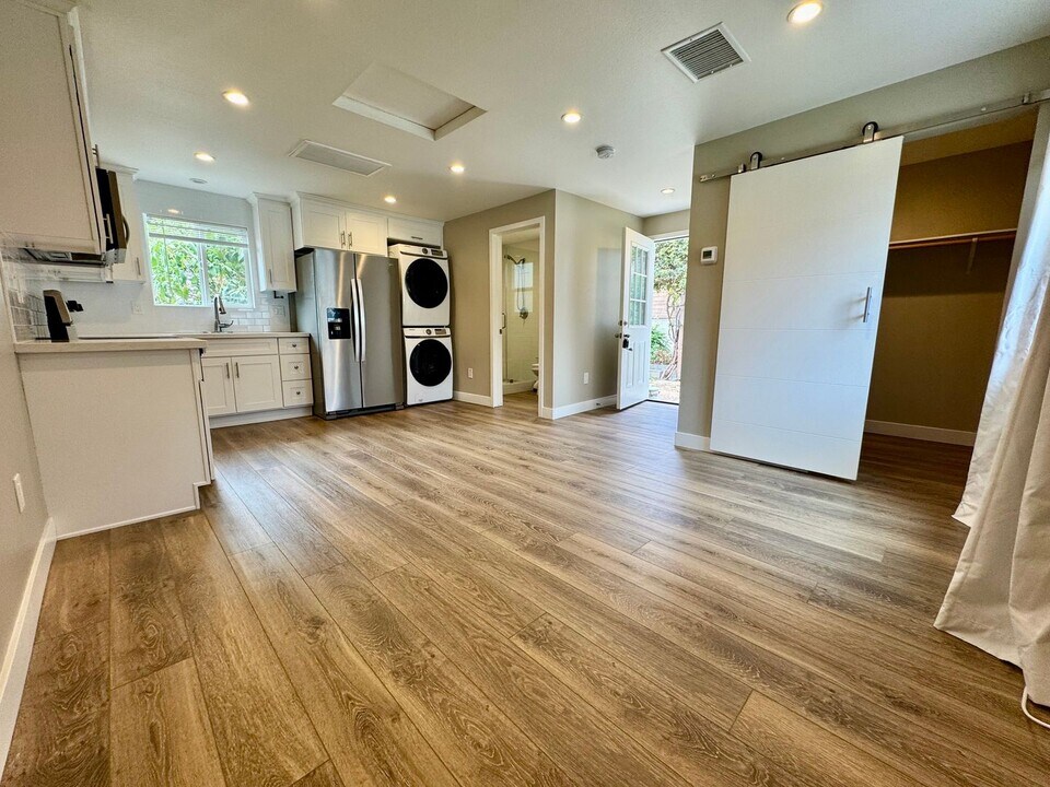 874-876 N Orange St in Orange, CA - Building Photo