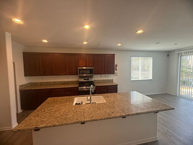 1410 Butterfly Ct in Hemet, CA - Building Photo - Building Photo