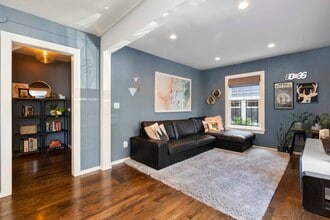 535 20th Ave E, Unit 205 in Seattle, WA - Building Photo - Building Photo
