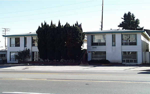 2161 Garnet Ave in San Diego, CA - Foto de edificio